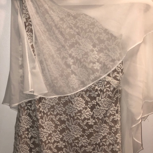 Laura cream floral dress, size 6 - Picture 3 of 5